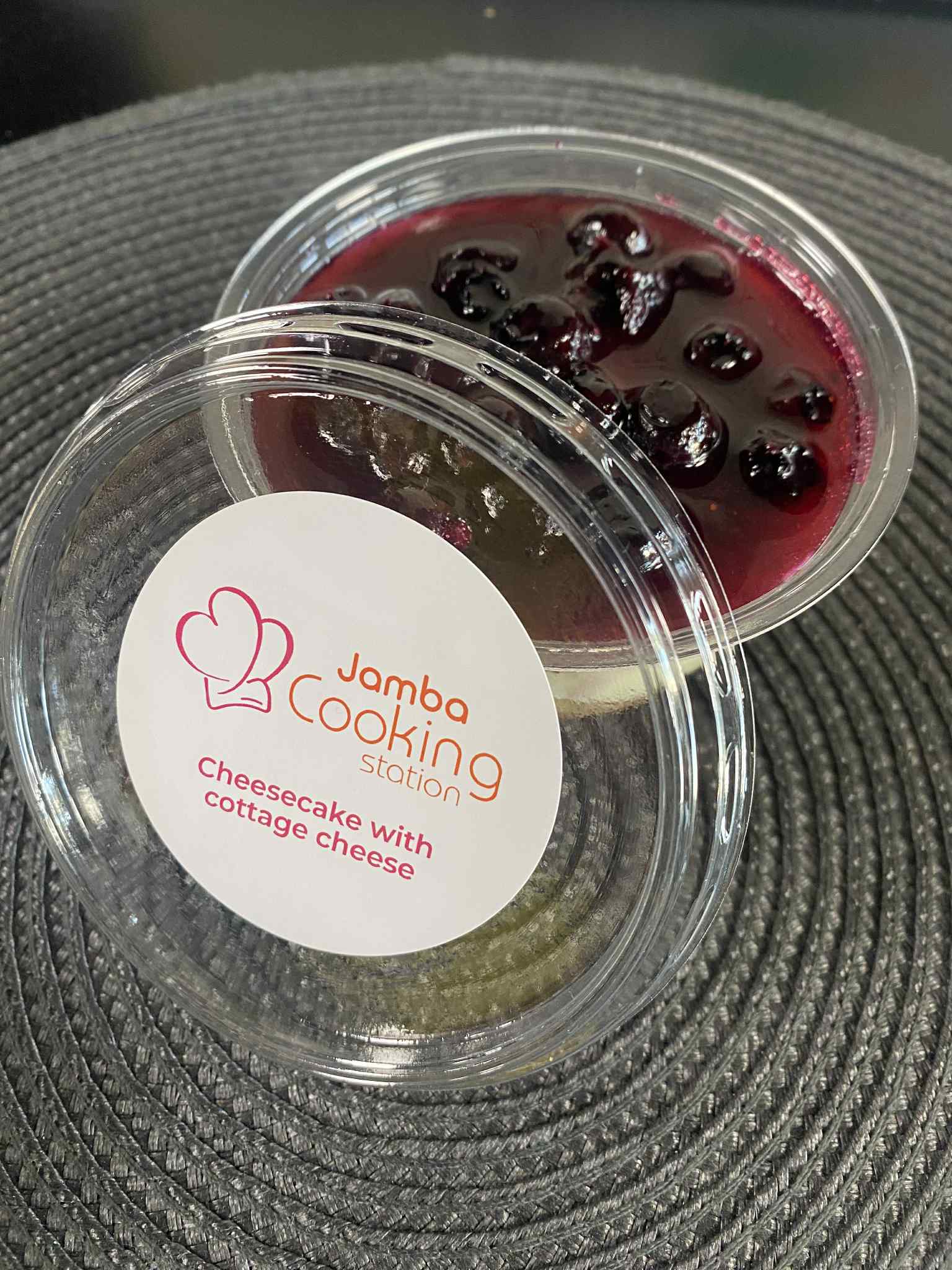 Стикер 6 × 6 см върху чийзкейк от JAMBA Кетъринг
